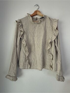 Very J NWT Ruffled Blouse in Oatmeal Neutral Longsleeve  | M